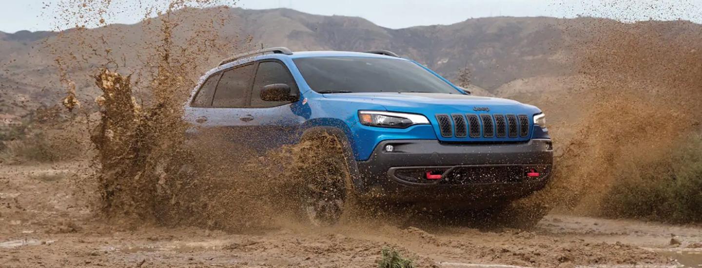 2021 Jeep Cherokee driving though the mud