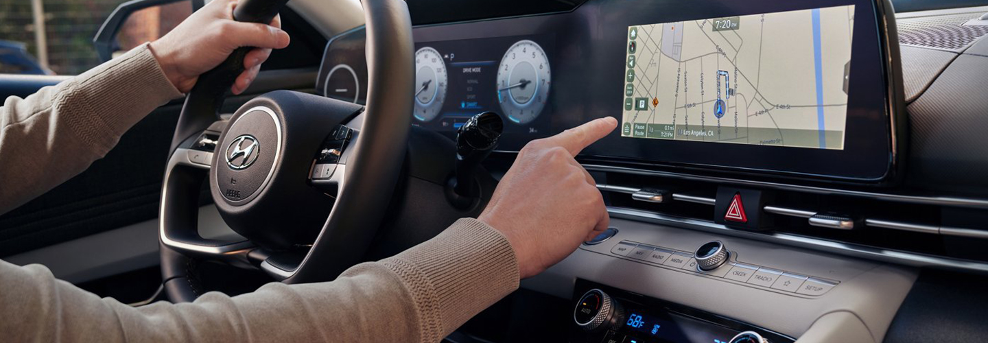2022 Hyundai Elantra interior