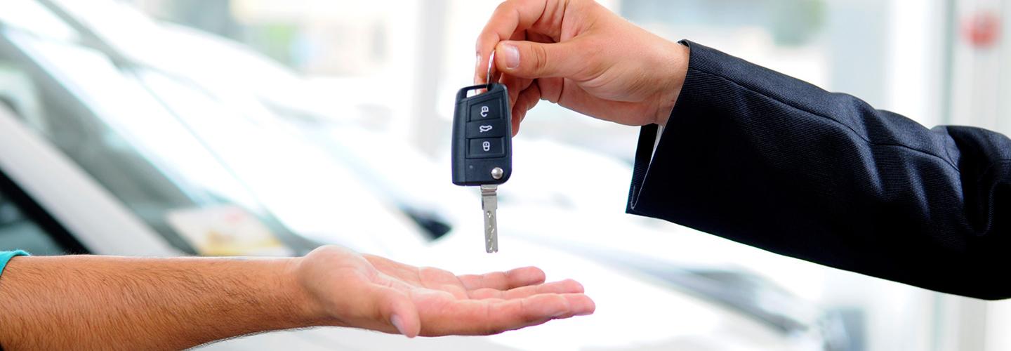 agent hadning keys to a man