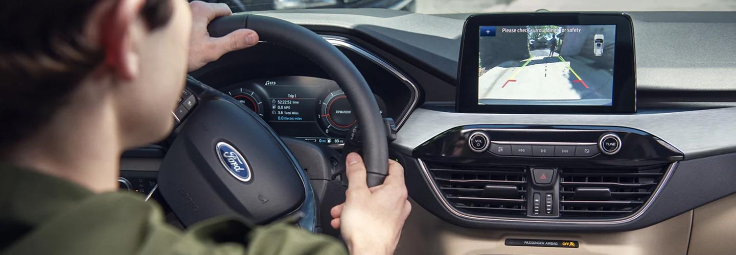 2022 Ford Escape Features and Technology interiorimage