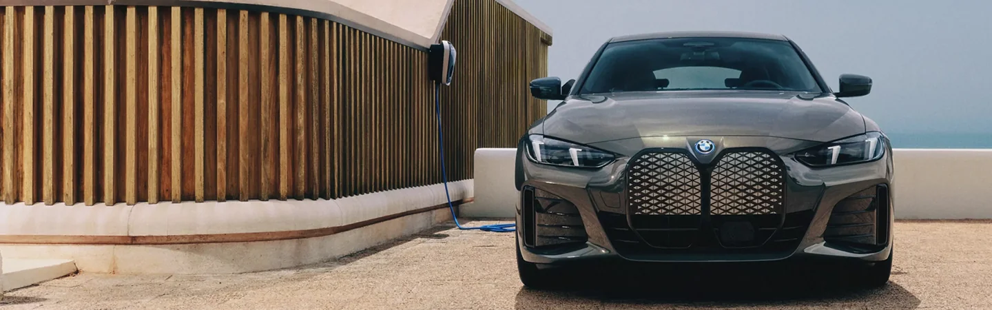 2025 BMW 4 Series Specs  color grey front view
