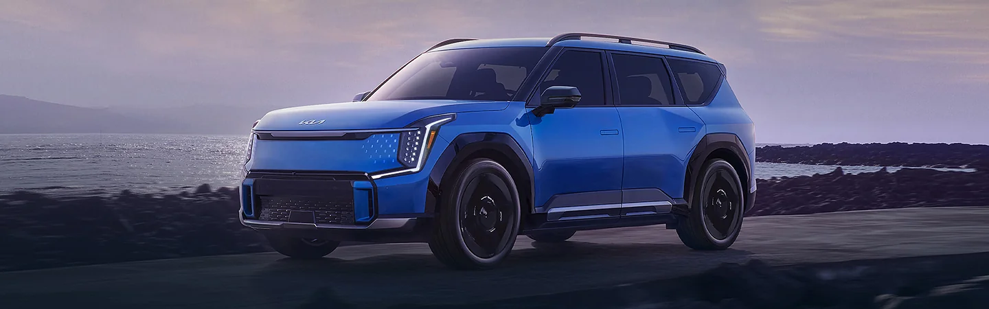 2024 Kia EV9 vs Rivian R1S blue front view
