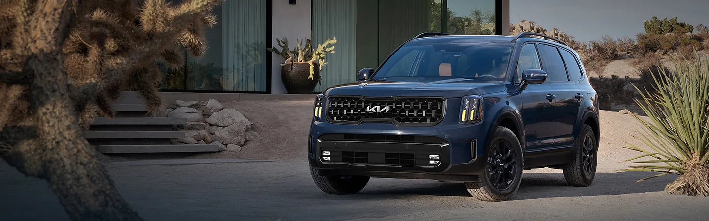 2024 Kia EV9 vs Rivian R1S black front view