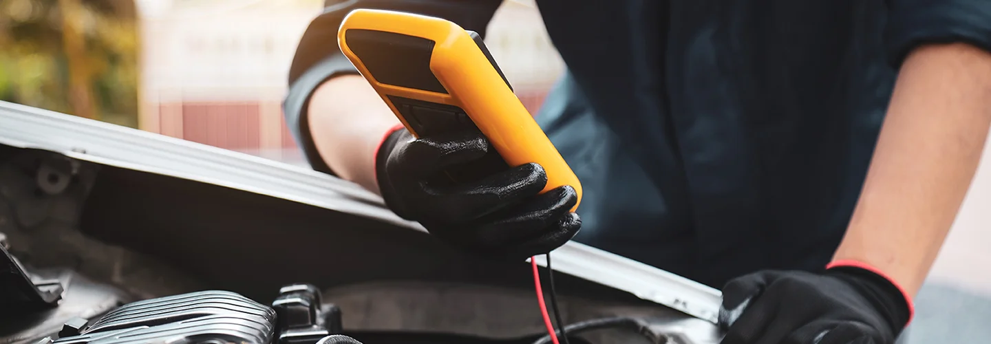 testing battery in engine