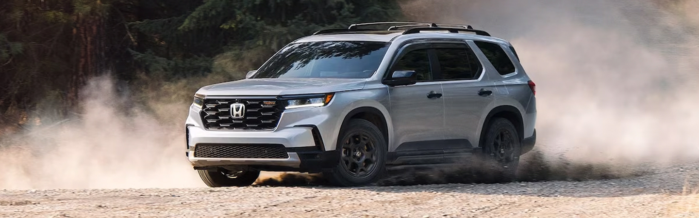 The 2024 Honda Pilot silver color frontview