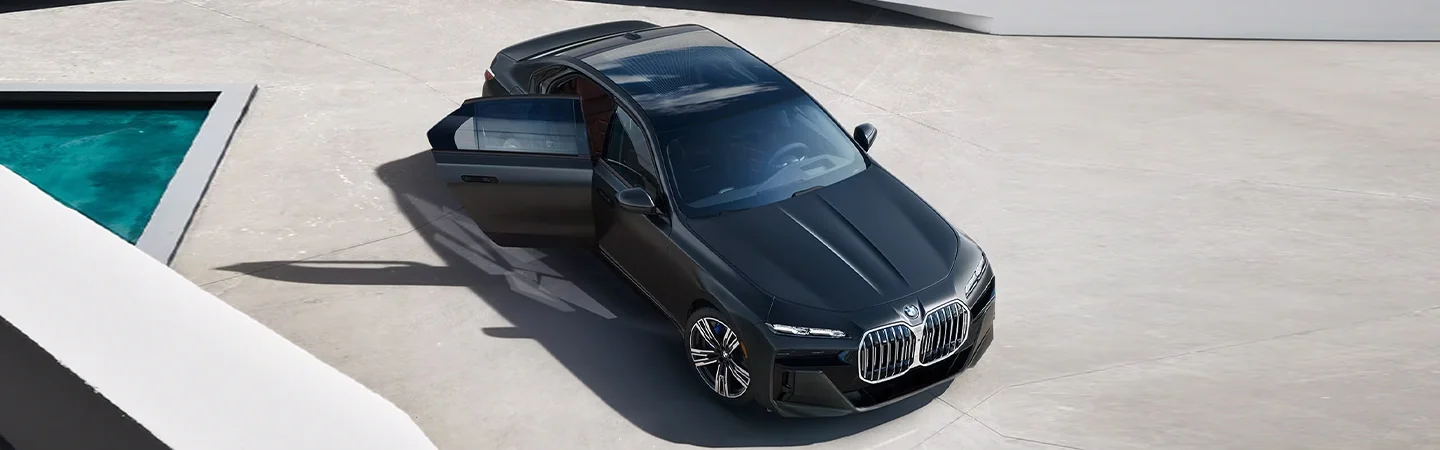 2024 BMW 7 top view in black colour
