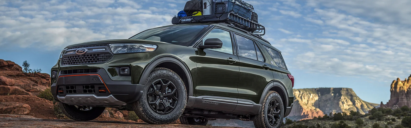 2023 Jeep Grand Cherokee Vs Ford Explorer green frontview