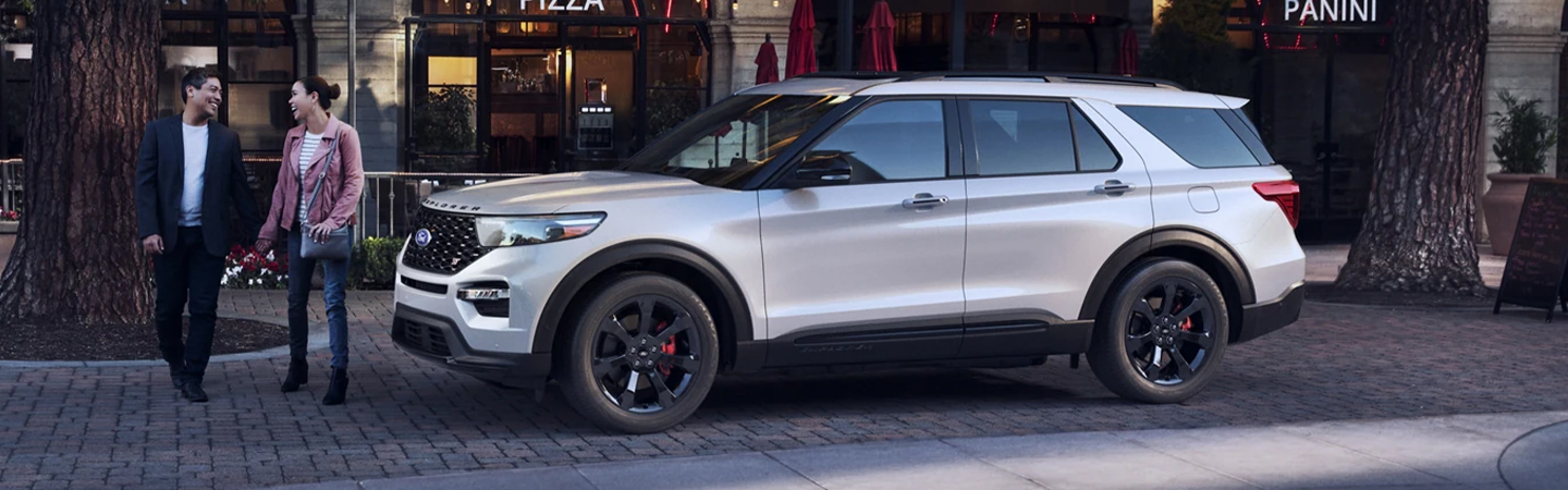2023 Jeep Grand Cherokee Vs Ford Explorer white sideview