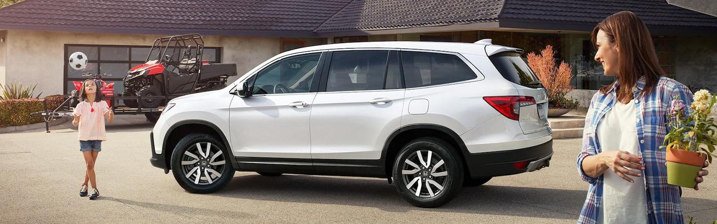 2022 Honda Pilot parked side view with woman and little girl nearby