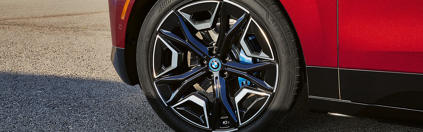 2023 BMW iX M60 slider3