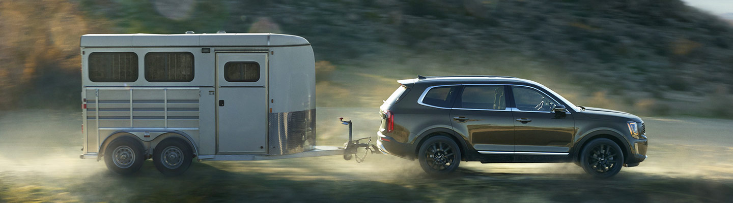 Side profile of a Kia Telluride towing a trailer