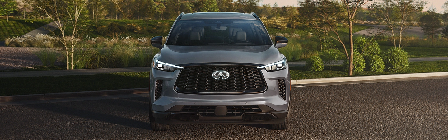 INFINITI QX60 door open woman getting in front seat