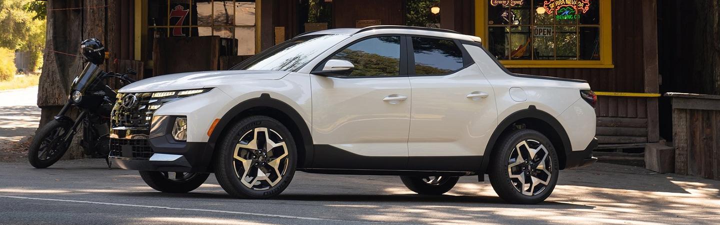 2022 Hyundai Santa Cruz SE parked near country store