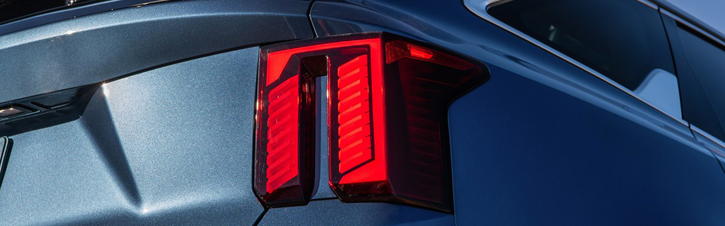 Close up of the tail light of a 2025 Kia Sorento Hybrid