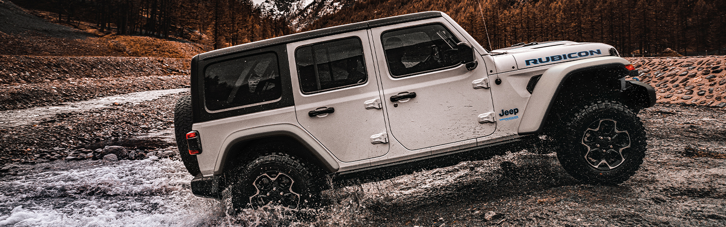 2023 Jeep Wrangler slider2