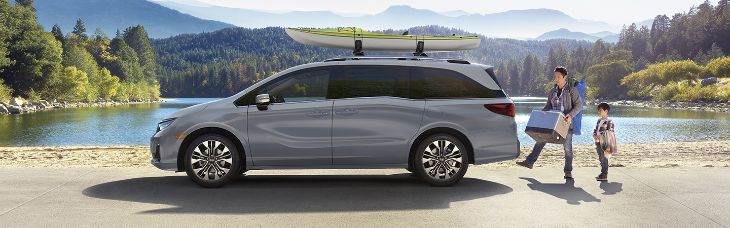 2024 Honda Odyssey Near Me front side in silver colour