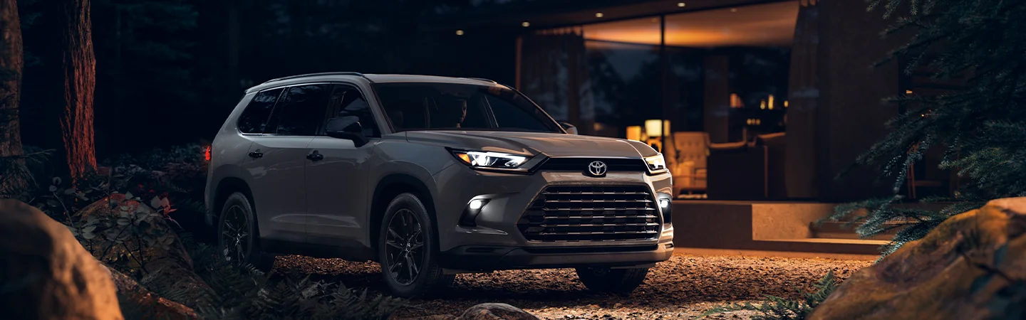 Front view of the 2025 Toyota Grand Highlander parked in front of a country home