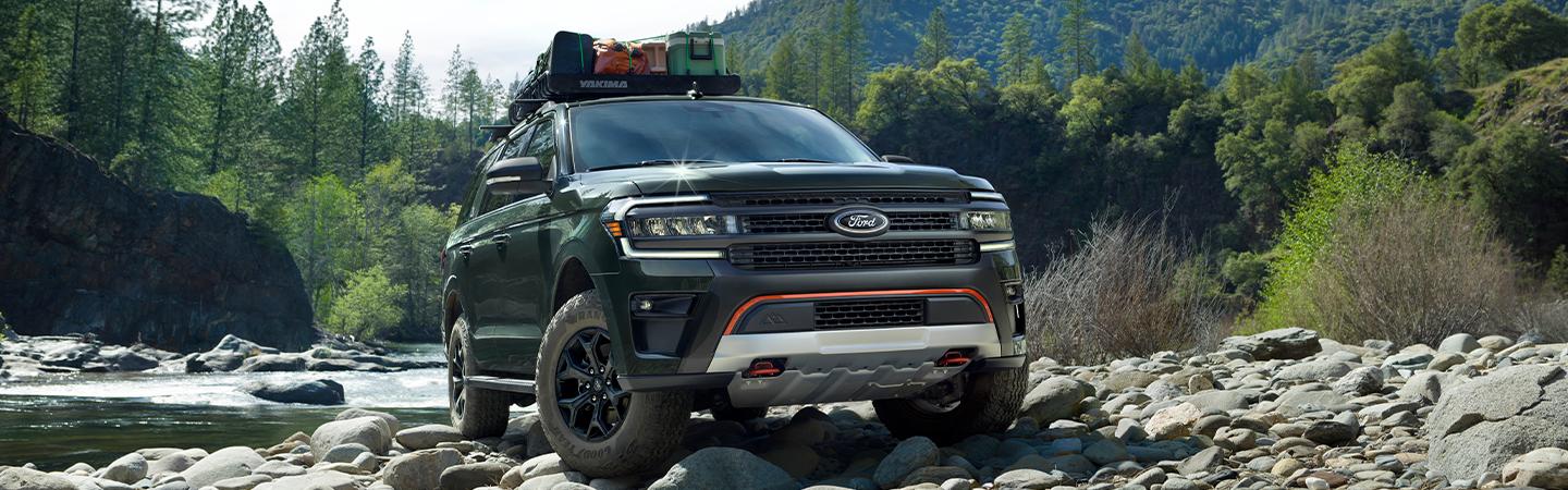 2022 Ford Expedition off road crossing creek driving on rocks