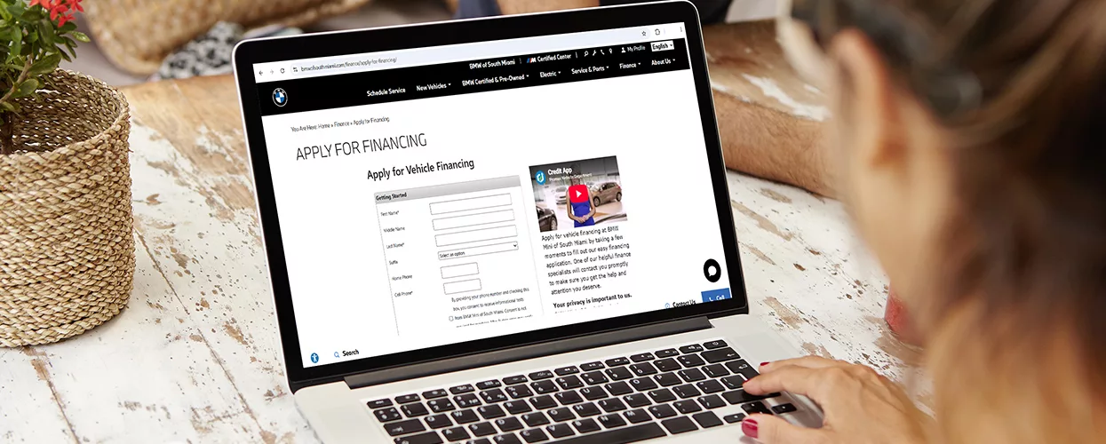 customer applying for financing online