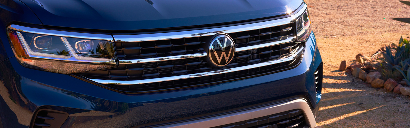 Close up of the front grille of the 2021 Volkswagen Atlas