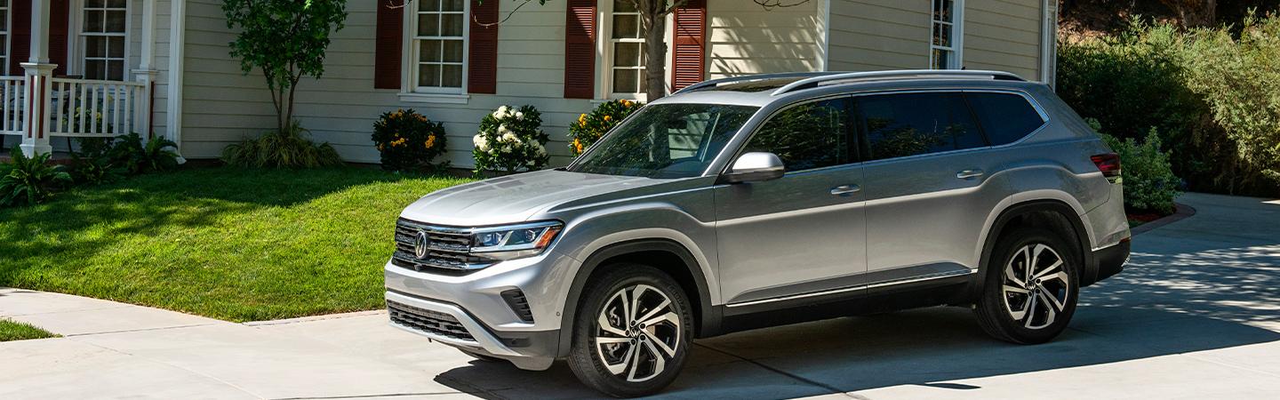 Side view of a 2021 Volkswagen Atlas