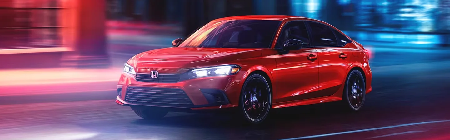 Honda Civic Sedán 2026 rojo en movimiento