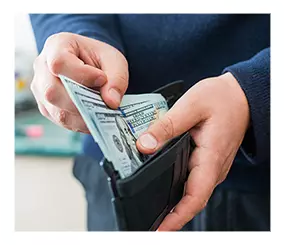 Customer grabbing money out of his wallet | Kia of Leesburg