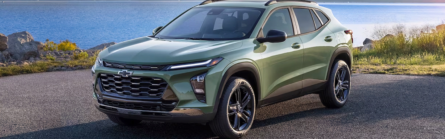 2024 Chevrolet Trax vs Ford Escape green frontview