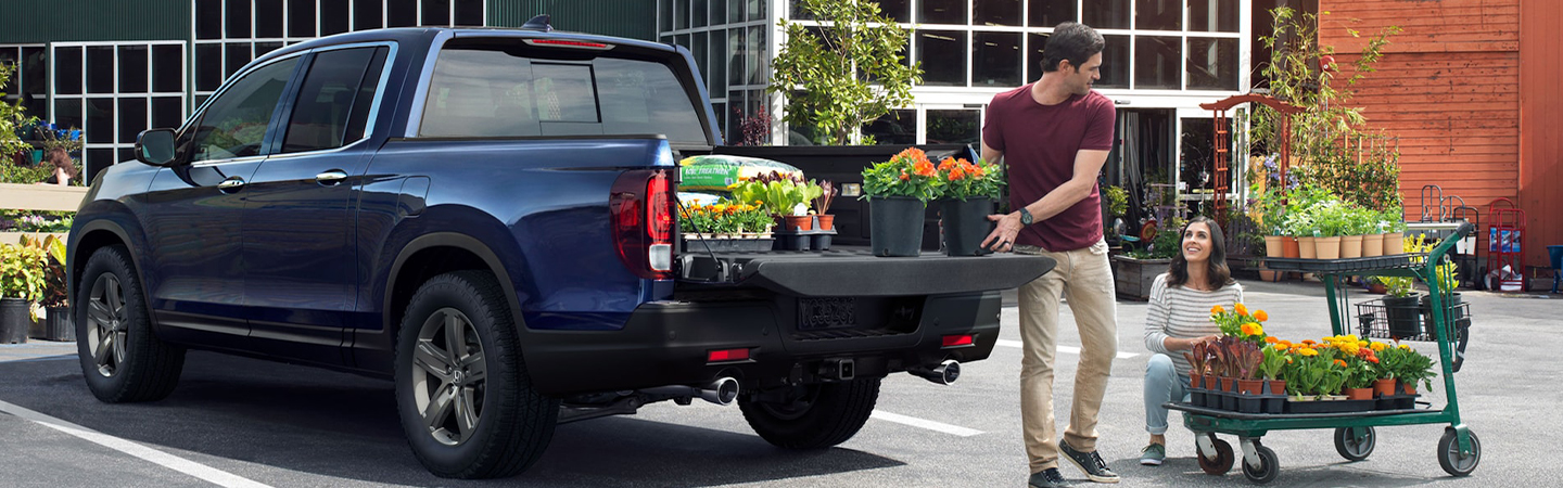 2023 Honda Ridgeline loading up rear view tailgate down