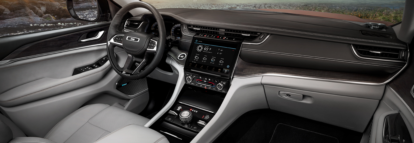 2023 Jeep Grand Cherokee vs. Toyota 4Runner interior