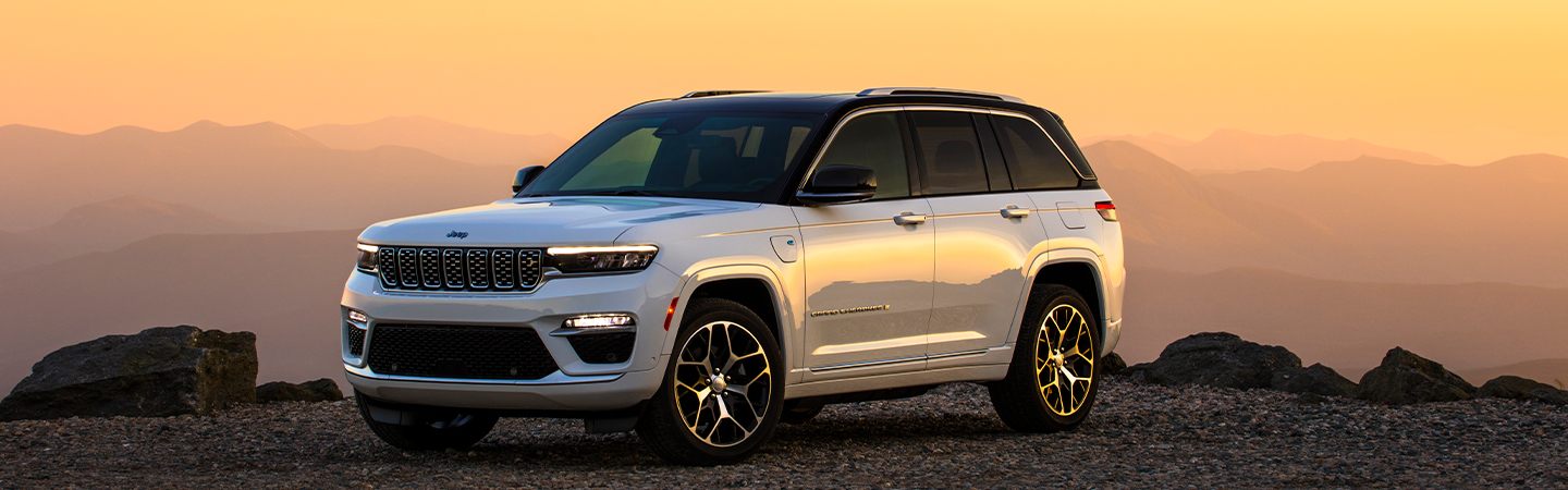 2023 Jeep Grand Cherokee vs. Toyota 4Runner slider3