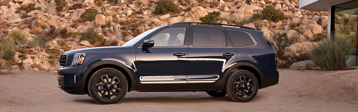 2024 Kia Telluride Near Me side front in blue colour