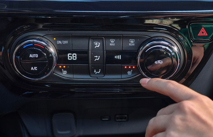 2024 Chevrolet Trax interiorsmall-1