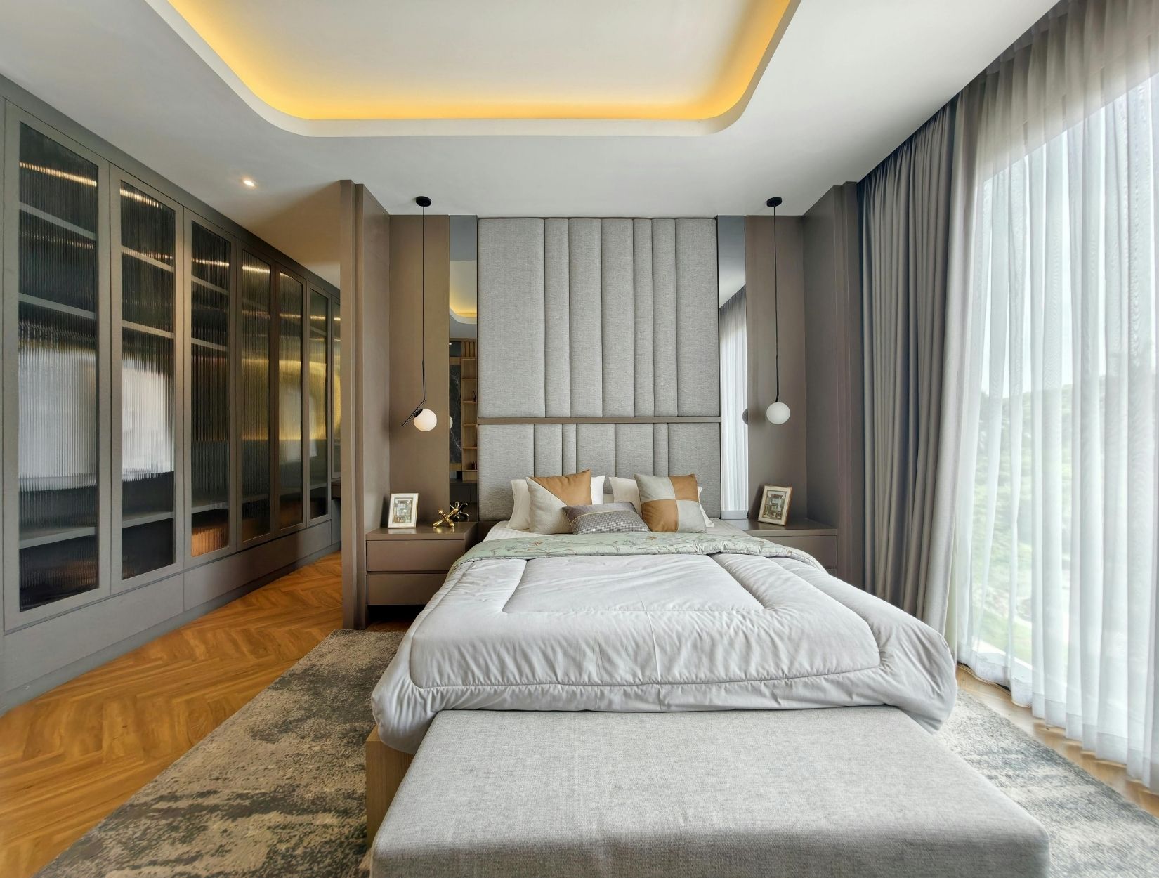 Who provides move-out cleaning experts for busy families in Paradise?