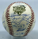 2000 Mets  Team Ball (26 sigs) 9.5 
