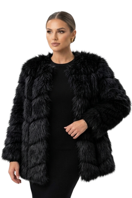 Abrigo en piel Ruby - Alquiler de vestido para eventos en Bogotá - Click2Dress - Vista 3