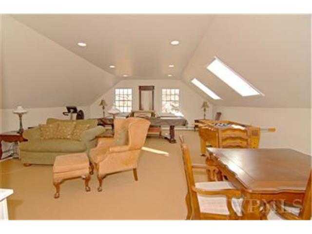 7 Iroquois Trail