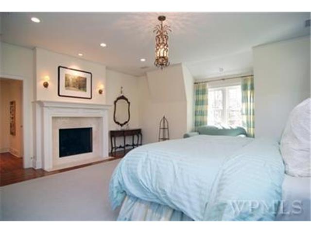 5 Holly Lane