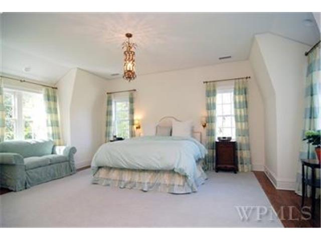 5 Holly Lane