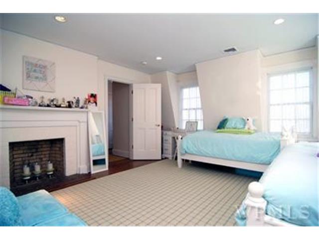 5 Holly Lane