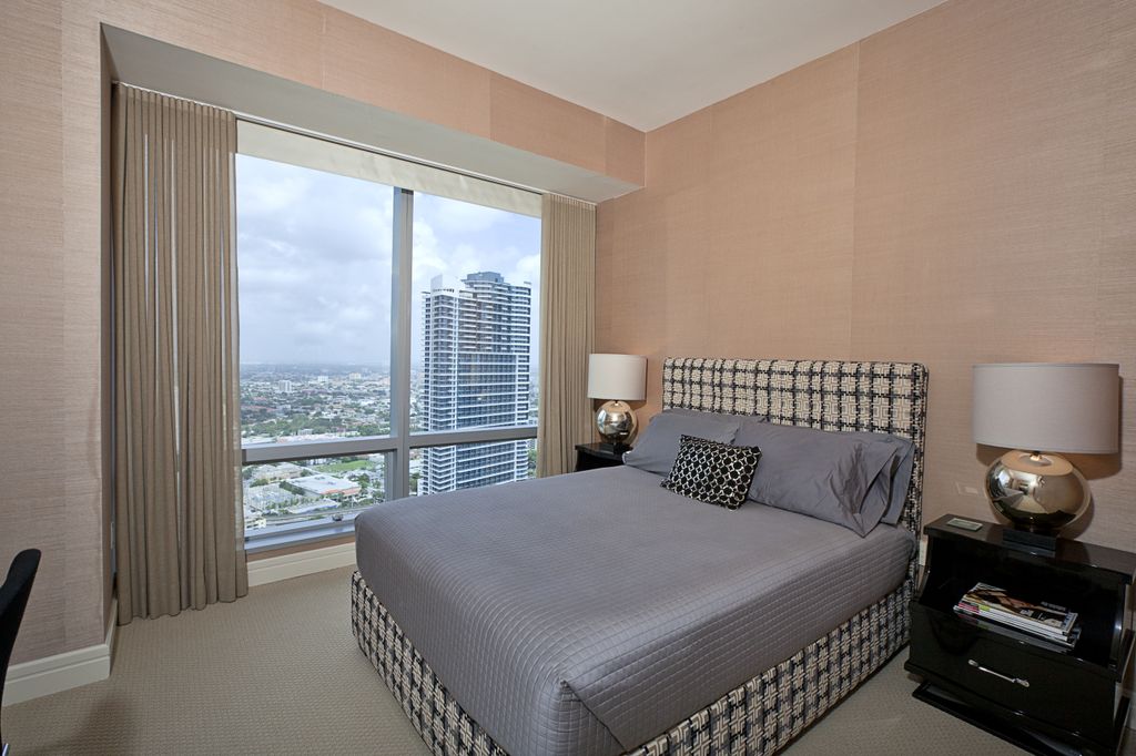1425 Brickell Avenue 42C