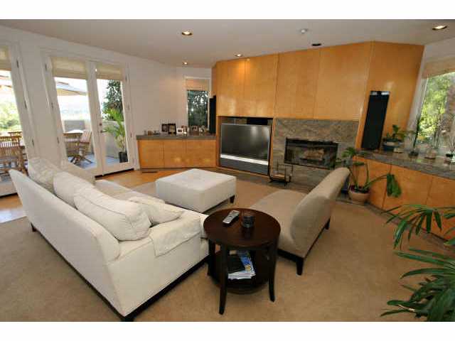 14820 De La Valle Place