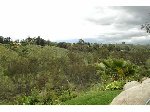6085 Calle Camposeco