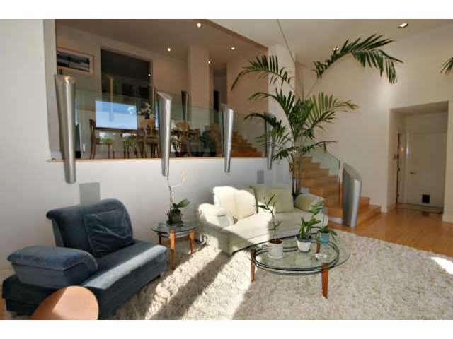 14820 De La Valle Place