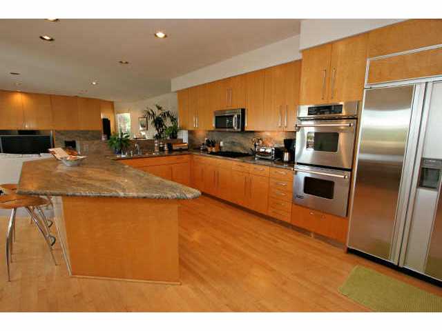 14820 De La Valle Place