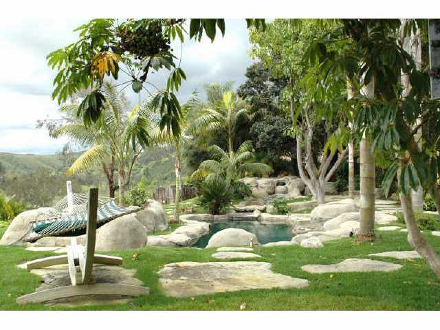 6085 Calle Camposeco