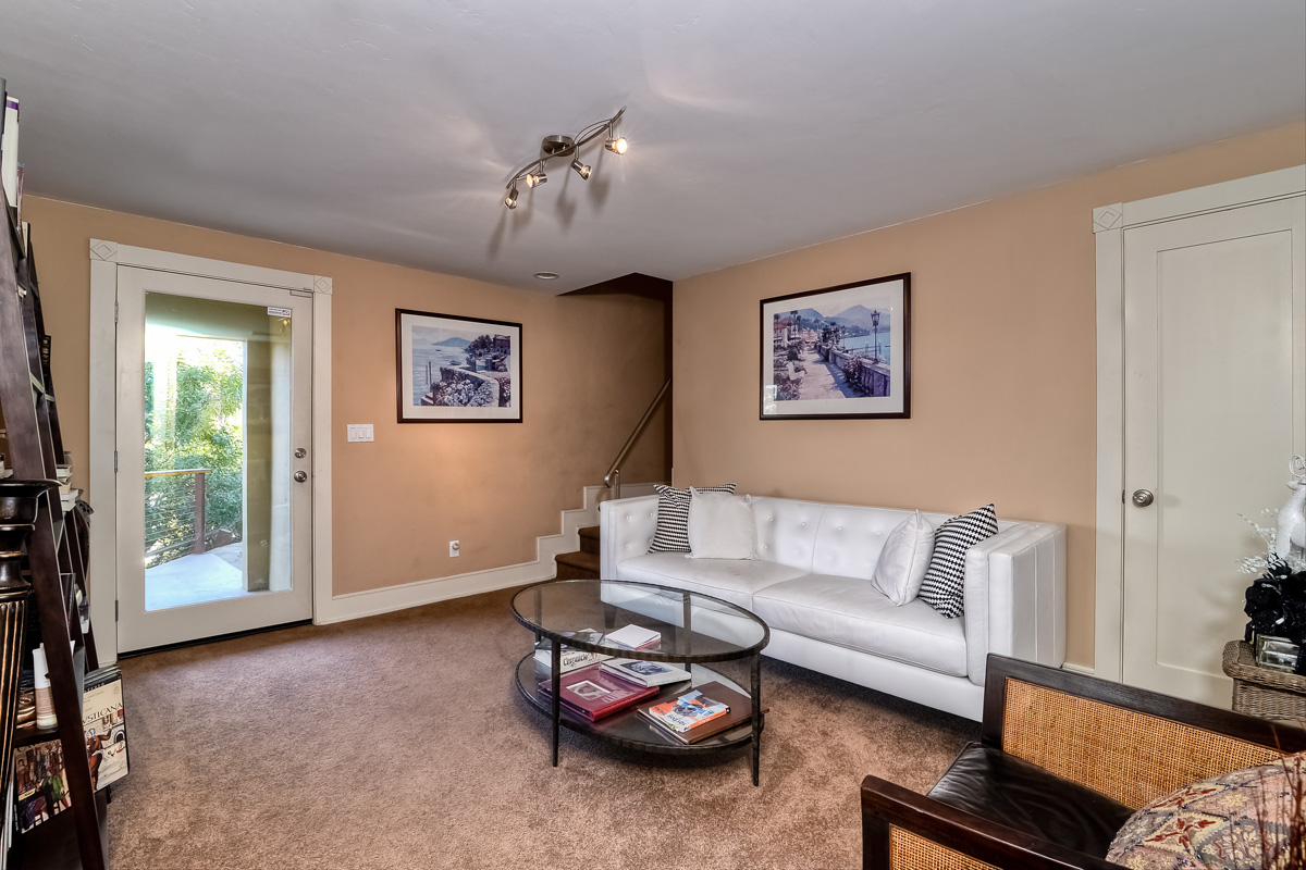 426 W Nutmeg Street