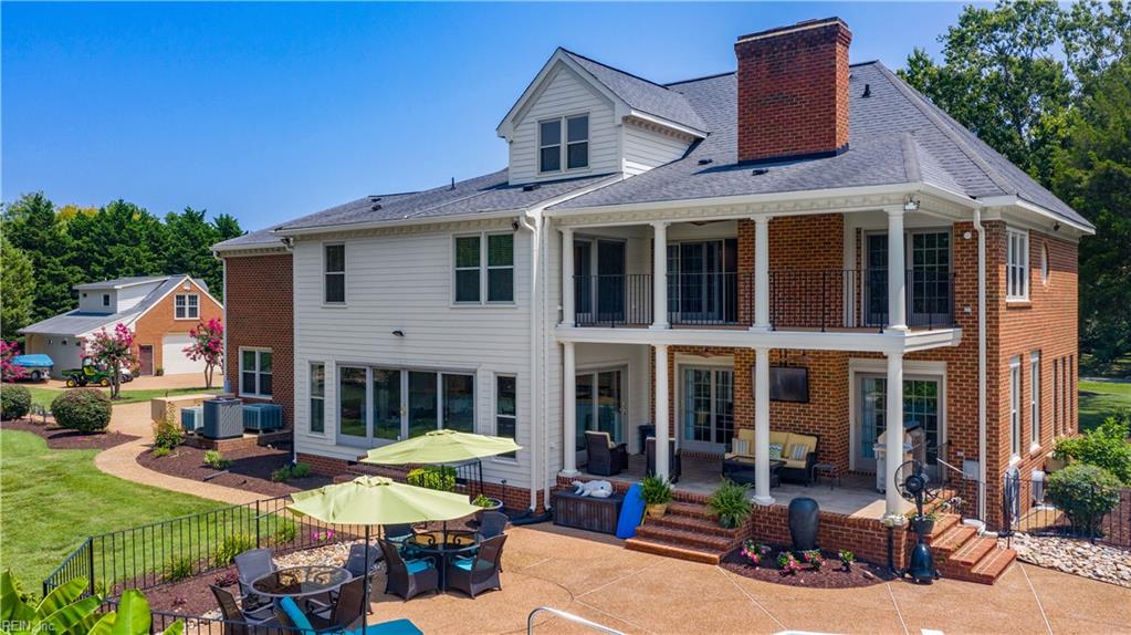 14 Twin Creek Road