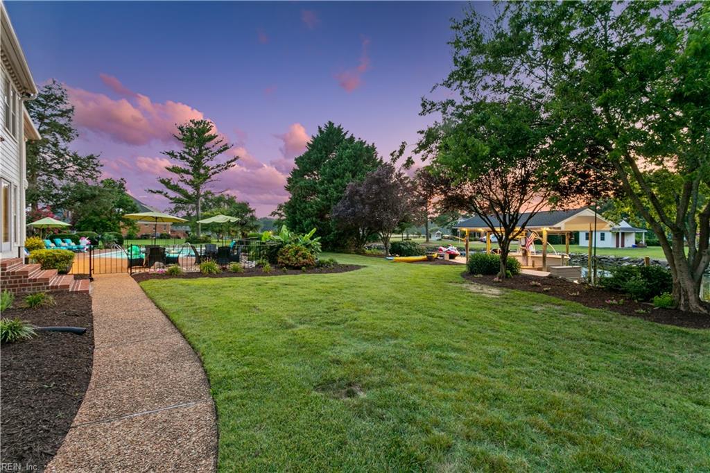 14 Twin Creek Road