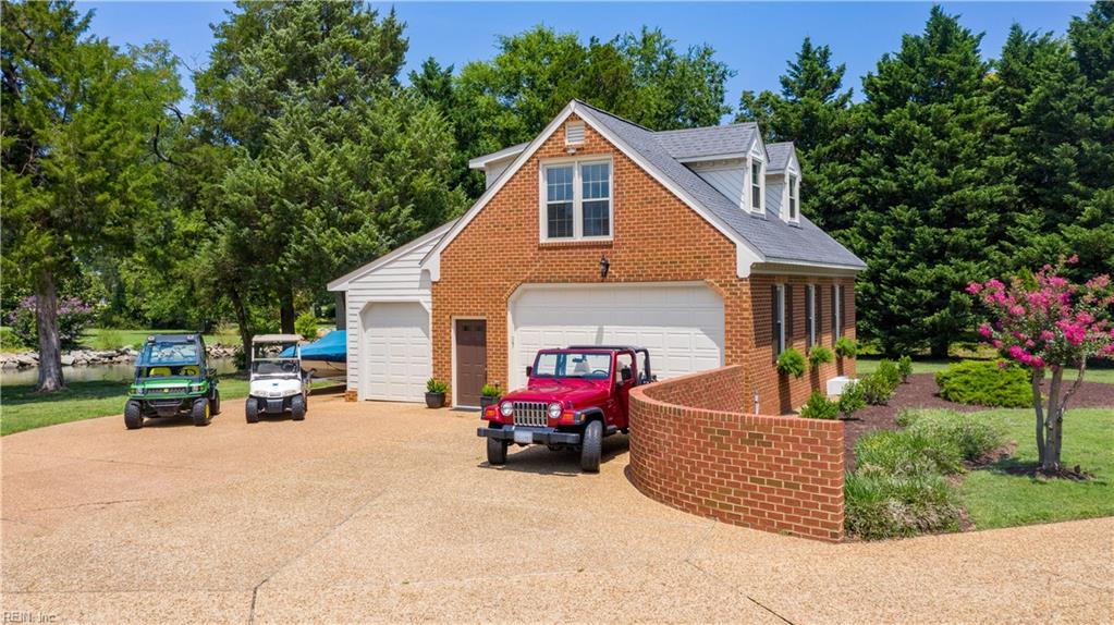 14 Twin Creek Road